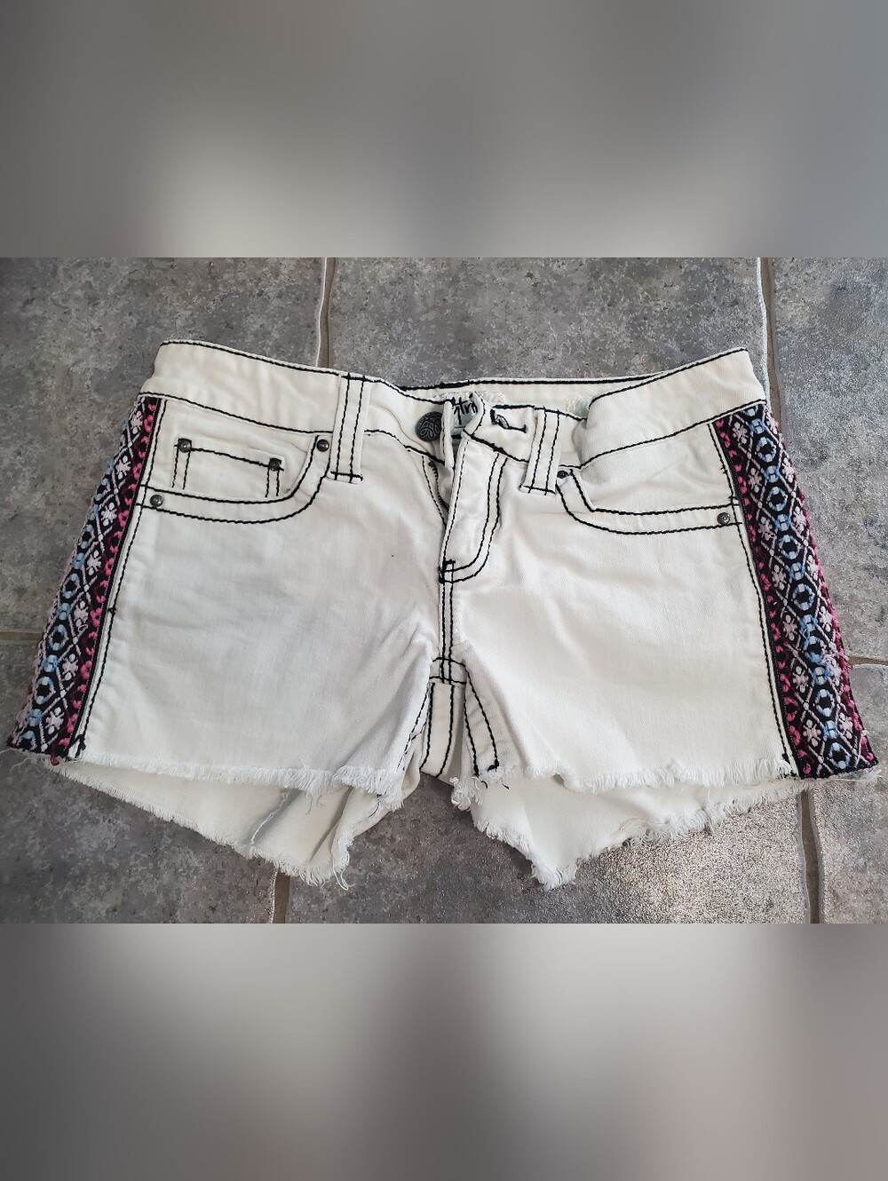 Daytrip Capricorn White Shorts